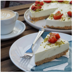 Neděle je vanilková ...
#cheesecake
#vikend
#cappuccino
#kava #dort #dianatvorila #velka #kolac #nedele #staromestskenamesti #mladaboleslav #cake #cakeoftheday #instacake #foodstagram #foodoftheday #weekend #instacake #instabake #baking #cakemaking
#kavarna #tritecky #skodanezajit