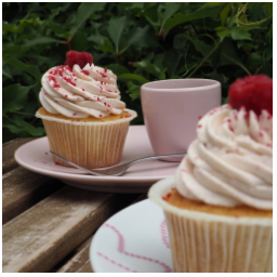Cupcake vanilka & malina
#sobota
#leto
#prazdniny
#dianatvorila #dortik #mladaboleslav #staremesto #staromestskenamesti #kolac #dort #cupcake #cupcakes #cake #cakeoftheday #instacake #foodstagram #foodoftheday #instafood #food
#kavarna #tritecky #skodanezajit