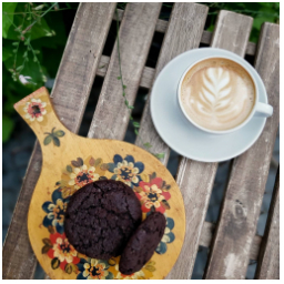 Káva & cookies ????
#ctvrtek #kava #cappuccino #cookies #chocolate #dnesjim #mladaboleslav #staremesto #staromestskenamesti #cake #coffee #baking #food #kavarna #tritecky #skodanezajit