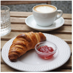 Cappuccino & ????
#snidane #vikend #dobrerano #dobrejidlo #sobota #kava #mladaboleslav #staremesto #staromestskenamesti #cappuccino #croissant #breakfast #weekend #food #foodstagram #instafood #kavarna #tritecky #skodanezajit