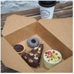 Plná krabička radosti a káva k tomu?!
#sobota
#cheesecake #brownies #cookies #tartaletka #slanykaramel #cokolada #dort #kolac #susenka #advent #vanoce #kava #coffe #togo #mladaboleslav #staremesto #staromestskenamesti #dianatvorila #kavarna #tritecky #skodanezajit