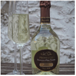 Prosecco máme! Nachlazené ...
#skodaOKNO #mladaboleslav #staremesto #staromestskenamesti #kava #kolac #dort #jidlo #vino #sSEBOU #kavarna #tritecky #skodanezajit