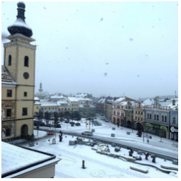 Chumelí a na náměstí už máme i sněhuláka ☃️

#snowman #surprise #topview #mainsquare #mladaboleslav #staremesto #mojemesto #kavarna #tritecky #skodanezajit