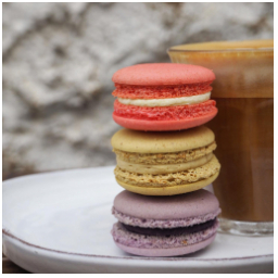MAKRONKY ... 
vanilka, pistácie, borůvka
#macarons #glutenfree #dianatvorila #kava #mladaboleslav #staremesto #staromestskenamesti #kavarna #tritecky #skodanezajit