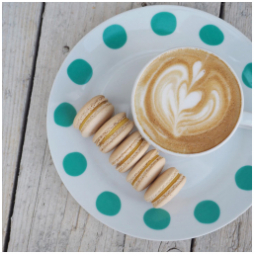 Mango & bílá čokoláda
#makronky #bezlepku #limitededition #mladaboleslav #cappucino #kava #coffee #frenchmacarons #staremesto #dianatvorila #staromestskenamesti #kavarna #tritecky #skodanezajit