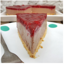 Zastavte se ochutnat ČOKOLÁDOVO MALINOVÝ CHEESECAKE a večer na zahájení výstavy fotografií!

#skodanezajit #kavarna #kava #cheesecake #tritecky #dianasamadoma #vernisaz #dnes #today