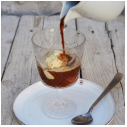 Čas na Affogato!
#kava #coffee #odpoledne #icecream #affogato #vanilla #icecream #zmrzlina #mladaboleslav #staremesto #staromestskenamesti #kavarna #tritecky #skodanezajit