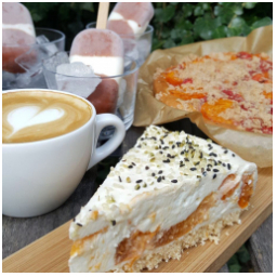 Meruňkobraní v #skodanezajit
Meruňkový cheesecake
Kynutý koláč s meruňkami a jahodami
Meruňkovo-jogurtové nanuky

#dianatvorila #vyberovakava #latteart #kavarna #tritecky #skodanezajit #staremesto #mladaboleslav #fresh #season #merunky