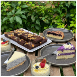 Dort, cheesecake, brownies, pannacotta, koláč s drobenkou … stavte se na kávu a dortík. #odpoledne #kekave #dezert #dort #cheesecake #kolac #mladaboleslav #staremesto #kavarna #tritecky #skodanezajit