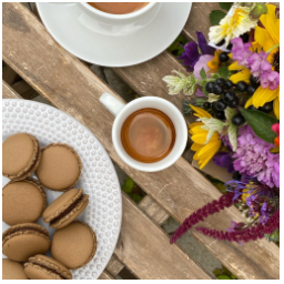 Čokoládové makronky & výběrová káva od @pikola_kafe
NIKARAGUA
LA HUERTA, která chutná po třešních a čokoládě. 
#sobota #vikend #macarons #coffee #kava #mladaboleslav #staremesto #kavarna #tritecky #skodanezajit