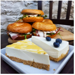 Bagel & cheesecake

#lunch #snack #bagel #tasty #skodanezajit #food #jidlo #obed #cheesecake #cake #lunchtime #yummy #kolac #mladaboleslav