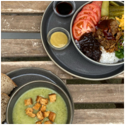 Stavte se na oběd …
Brokolicová polévka a naše miska. #obed #lunch #jidlo #dnesjim #mladaboleslav #staremesto #kavarna #tritecky #skodanezajit