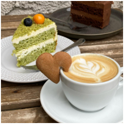 Perníčkové cappuccino a naše dortíky …
#kava #cappuccino #dort #cake #mladaboleslav #staremesto #kavarna #tritecky #skodanezajit