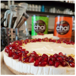 Vanilkový #cheesecake s granátovým jablkem #skodanezkusit
#instacheesecake #cake #dnespecu #vanilka #kolac #kekave #kavarna #dianatvorila #pomegranate #strednicechy #mladaboleslav #chutneabarevne #kava #dnesjim #skodanezajit