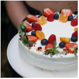 Vanilkový dort s čerstvým ovocem????

#cake #cakedecorating #vanillacake #vanilla #fruit #jahody #boruvky #kava #mladaboleslav #kavarna #tritecky #skodanezajit