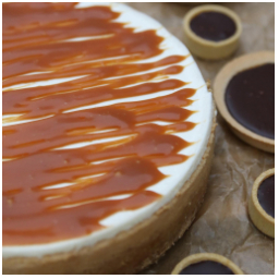 Karamelový cheesecake a naše tartaletky plněné karamelem a pokryté čokoládou✨

#cheesecake #karamel #caramel #tartaletky #cokolada #kavarna #tritecky #skodanezajit