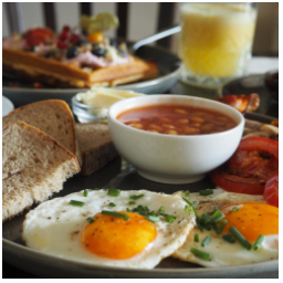 Víkend, to je snídaně u nás!
A klidně se může i protáhnout;)

#brunch #snidane #eggs #fullenglishbreakfast #anglická #rano #weekend #nohurry #snidane #beststarttotheday #ranodeladen #freshfood #mojerano #specialitycoffee #mladaboleslav #staremesto #mojemesto #kavarna #tritecky #skodanezajit