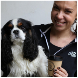 Stavte se na kávu i s Vaším čtyřnohým kamarádem ????
#dogfriendly #kavassebou #sundaywalk #kavarna #tritecky #skodanezajit