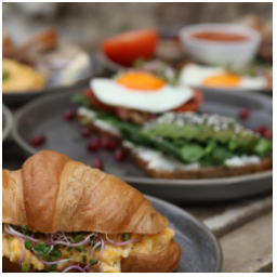 Jak lépe nastartovat den než snídaní ? Jakou snídani máte nejradši ? Slanou ? Sladkou ?

#snidane #kavarna #tritecky #skodanezajit
