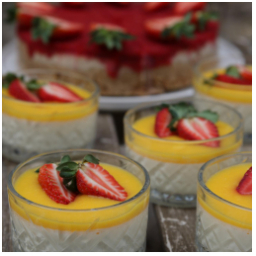 Panna Gotta s mangem a jahodami na vyladění velikonoční soboty ????

#pannacotta #mango #jahody #chessecake #velikonoce #sobota #kavarna #tritecky #kavarna #tritecky #skodanezajit