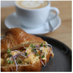Přemýšlíte, co si dát k páteční snídani? My už víme! Přijďte si k nám dát tu nejlepší snídani a užijte si pátek naplno.

#snidane #kavarna #tritecky #skodanezajit