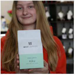 Máme nové kafíčko na prodej od @miacoffee_cz .
Tentokrát jsou to zrnka na espresso s chutí červeného rybízu, coly a karamelu. Více o zrnkách ????????

#new #miacoffee #kavarna #tritecky #skodanezajit