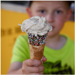 Oslavte dnešní den dětí zmrzlinou…????

Dnes máme:
• Malina
• Borůvka
• Vanilka
• Čokoláda 
• Jogurt malina
• Stracciatella
• “Raphaelo”
• Mascarpone s passion fruit
• Smetana s griliášem
• Káva

Těšíme se na vás????

#dendeti #zmrzlina #icecream #navareno #kavarna #tritecky #skodanezajit