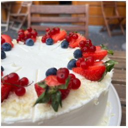 Páteční trhy si můžete zpříjemnit vanilkovým dortem a kávou u nás ????

#cake #freshfruit #vyberovakava #specialitycoffee #mladaboleslav #kavarna #tritecky #skodanezajit