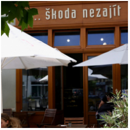 Zahrádka otevřena, kávovar nahřátý a my se na vás těšíme dnes od 9 do 19h. Byla by škoda nezajít…

#morning #summer #coffee #staremesto #kavarna #tritecky #skodanezajit