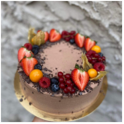 Čokoládový dort ???? 
Nejen ten si u nás můžete objednat i na Vaši oslavu ????

#cake #chocolate #chocolatecake #mladaboleslav #kavarna #tritecky #skodanezajit
