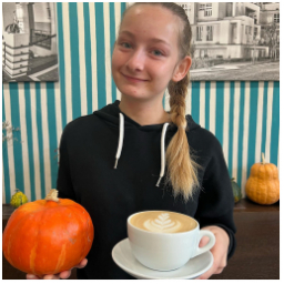 Podzim je tu a s ním i vaše oblíbené Pumpkin spice latte s naším dýňovým sirupem ????
Máme ho i v 250ml lahvičkách na doma s sebou ????

#autumn #pumpkin #pumpkinspice #pumpkinseason #pumpkinspicelatte #podzim #mladaboleslav #kavarna #tritecky #skodanezajit