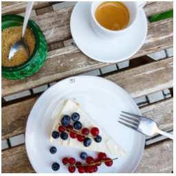 Vanilkový ... #cheesecake #dnesjem #domaci #skodanezkusit #chutneAbarevne #vanilka #ovoce #mladaboleslav #desert #kolac #czechrepublic #stredoceskykraj #kavarna #kava #coffee #espresso #skodanezajit #dianatvorila
@lucien_ceramic #talir ❣
