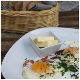 Sobota ... #snidane
#rano #kavarna #mladaboleslav
#naserano #dnesjim #vajicka #stastne_slepicky #hamandeggs #jidlo #food #saturday #morning #bread #czechrepublic #staremesto #staromestskenamesti #chleb #skodanezkusit #skodanezajit