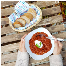 CHILLI CON CARNE ... s chlebem/ ciabattou #dnesjim
#podzim #chutneAbarevne #lunch #obed #brunch #celyden #jidlo #chilliconcarne #mladaboleslav #kavarna #vimcojim #instafood #kava #coffee #food #homemade #dnesvarim #octover #autumn #skodanezkusit #skodanezajit #staremesto #staromestskenamesti #czechrepublic