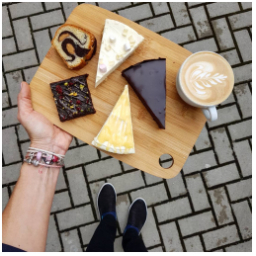 Pátek ...
#marshmallows #cheesecake
#brownies
#babovka
#pernik
#lemoncurd #cheesecake
#kavarna #patek #cappucinno #kava #odpoledne #chutneAbarevne #dianatvorila #czechrepublic #staremesto #mladaboleslav #skodanezajit
