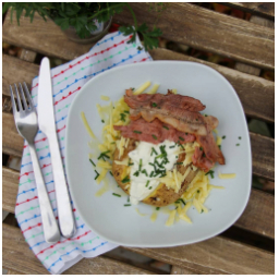 Jacket potato ... #obed
#dnesjim #mladaboleslav #jidlo #dianatvorila #skodanezkusit #lunchtime #food #instagood #instafood #november #staromestskenamesti #staremesto #brambora #slaninka #cheddar #jacketpotato #czechrepublic
#tritecky #kavarna #skodanezajit