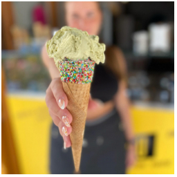 V těchto horkých dnech je ideální volbou naše zmrzlina, tak se zastavte????
Nyní ve vitríně všemi oblíbená pistáciová !❤️

#gellato #icecream #summer #summervibes #leto #mrzlina #skodanezajitnazmrzlinu
#kavarna #tritecky #skodanezajit