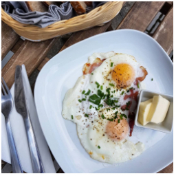 Sobotní ráno ... Snídaně do 12:30
.
#nespechej #SNIDANE #unas
#kava #skodanezkusit
#mladaboleslav #rano #dnessnidam #vajicka #stastne_slepicky #staremesto #czechrepublic #breakfasttime #vikend #sobota #weekend #saturday #foodphotography #food #hamandeggs #eggs #coffee #morning
#kavarna #tritecky #skodanezajit