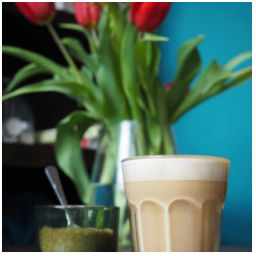 Jarní prázdniny už skončily, tak si přijďte vylepšit náladu dobrou kávou! ☕️
.
.
.
.
.
#flatwhitecoffee #cafetour #ourcafe #cafegourmet #artlatte #cannotresist #coffeeculture #mycafe #tulipany???? #myworkspace #skodanesdilet #pohoda #slowmonday #mondaycoffee #vteple #jarojetu #mladaboleslav #staremesto #mojemesto #kavarna #tritecky #skodanezajit