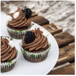 Čokoládové cupcakes
#utery
#dnesjim
#dortik
#dianatvorila #kekave #staromestskenamesti #staremesto #mladaboleslav #czechrepublic #kava #jidlo #dezert #kolac #domaci #cupcakes #cokolada #coffee #coffeetime #baking #chocolate #cakeoftheday #cakemaking #cakestagram #foodoftheday #dessert #dezert
#kavarna #tritecky #skodanezajit