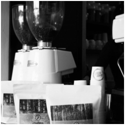 Zajeli jsme do Šumperka na cupping a už máme i v kavárně jejich super kafe Jesen. Na filtru Vám připravíme skvělou šťavnatou Keňu Karagoto nebo jemnou Etiopii a na mlýnku na espresso máme Brazílii. A máme i pár balíčků zrnkové kávy na prodej s sebou:) Moc nám chutná, přijďte také zkusit!
.
.

#coffeecupping #pikola #sumperk #jesen #kafejesen #coffeeculture #coffeefriends #kenyacoffee #ethiopiacoffee #coffeeflavours  #mladaboleslav #staremesto #mojemesto #kavarna #tritecky #skodanezajit