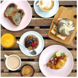 Plný stůl ...
#unas
#snidane
#vikend
#skodanezkusit #dobrerano #vikend #jidlo #sobota #mladaboleslav #czechrepublic #kava #cake #eggs #breakfast #goodfood #goodmorning #saturday #weekend #morningcoffee
#kavarna #tritecky #skodanezajit