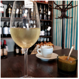 Relax ...
#pocelemtydnu 
#popraci
#patek
#vino #pohoda #kava #dort #jidlo #kolac #unas #mladaboleslav #staremesto #staromestskenamesti #wine #winelover #frenchwine #friday #weekendmood #whitewine #redwine #afternoon #vikend #relaxtime #coffeetable
#coffetime #kavarna #tritecky #skodanezajit