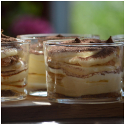 Tiramisu nebo bílá čokoládová pěna ovoněná limetkou s malinami a borůvkami? Dneska to fakt bude těžká volba???? .
.
#tiramisulover #whitechocolatemousse #raspberries #blueberries #coffeeculture #espressocake 
#redvelvet #dort
#skodanezkusit
#mladaboleslav #staromestskenamesti #staremesto #mojemesto #dnesjim #proradost #vkuchyni #jidlo #domaci #mascarpone #cakeoftheday #instadessert #foodoftheday #cakestagram
#kavarna #tritecky #skodanezajit