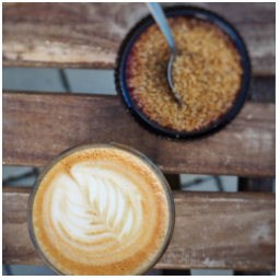 Týden začíná u nás ...
#pondeli
#rannikava
#staromestskenamesti
#leto #mladaboleslav #staremesto #latteart #coffeetable #coffeetime #casnakavu #kava #instacoffee
#kavarna #tritecky #skodanezajit