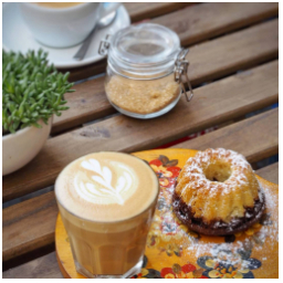 Dobré ráno.
#patek
#snidane
#rannikava
#zacniDENkavou #dianatvorila
#babovka #staromestskenamesti #mladaboleslav #kava #jidlo #dnesjim #dnessnidam #bundcake #coffeetime #morningcoffee #friday #homemade #cakeoftheday
#kavarna #tritecky #skodanezajit