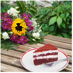 Zastavte se u nás ...
... třeba na RED VELVET
#dort
#odpoledne
#domaci
#dianatvorila #staremesto #domaci 
#mladaboleslav #jidlo #kolac #kava #cakestagram #cakeoftheday #streda #september #redvelvet #homemade
#kavarna #tritecky #skodanezajit