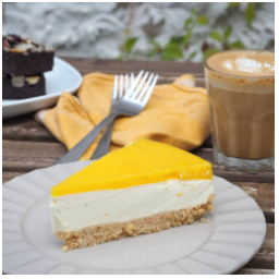 Mango & vanilka ...
#cheesecake
#kava
#staromestskenamesti
#mladaboleslav #staremesto #dianatvorila #kolac #dort #brownies #chocolate #mango #vanilla #dnesjim #cake #instadrink #instafood #jidlo #cakestagram #latteart #coffeewithmilk #coffetable #cakeoftheday #coffetime #flatwhite
#kavarna #tritecky #skodanezajit