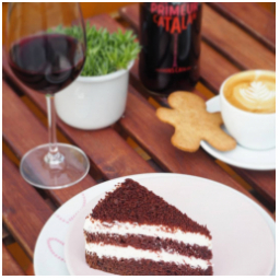 Už máte plány na víkend?
#skodaNEPRIJIT
#patek
#odpoledne
#kolac #staromestskenamesti #vino #kava #cappuccino #dort #mladevino #mladaboleslav #vikend #wine #REDVELVET #redwine #cakeoftheday #coffetable #coffeetime #gingerman #gingerbread #instacake
#dianatvorila
#kavarna #tritecky #skodanezajit