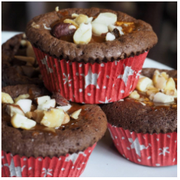 Brownie cups s karamelem a ořechy ...
#cokolada
#mlsame
#sobota
#mladaboleslav #staremesto #staromestskenamesti #dianatvorila #dnesjim #vkuchyni #karamel #saltedcaramel #nuts #chocolate #brownies #weekend
#kavarna #tritecky #skodanezajit